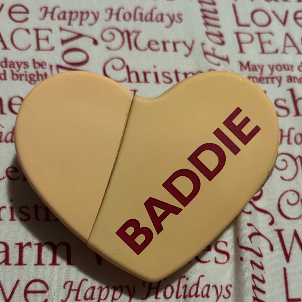 BADDIE Heart-Shaped Compact Mirror - Cream